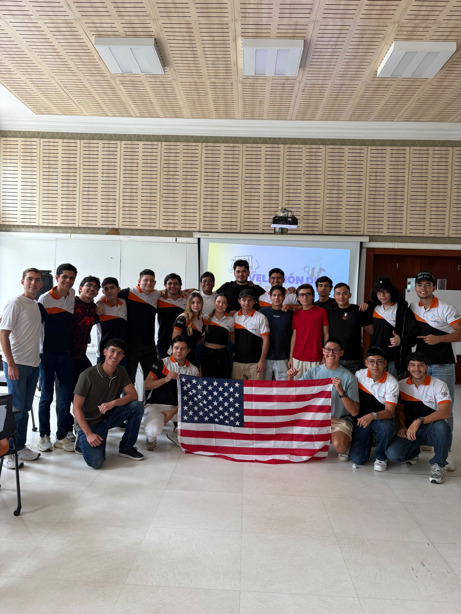 Equipo del área de Capital Markets del FIC en la revelación de áreas
