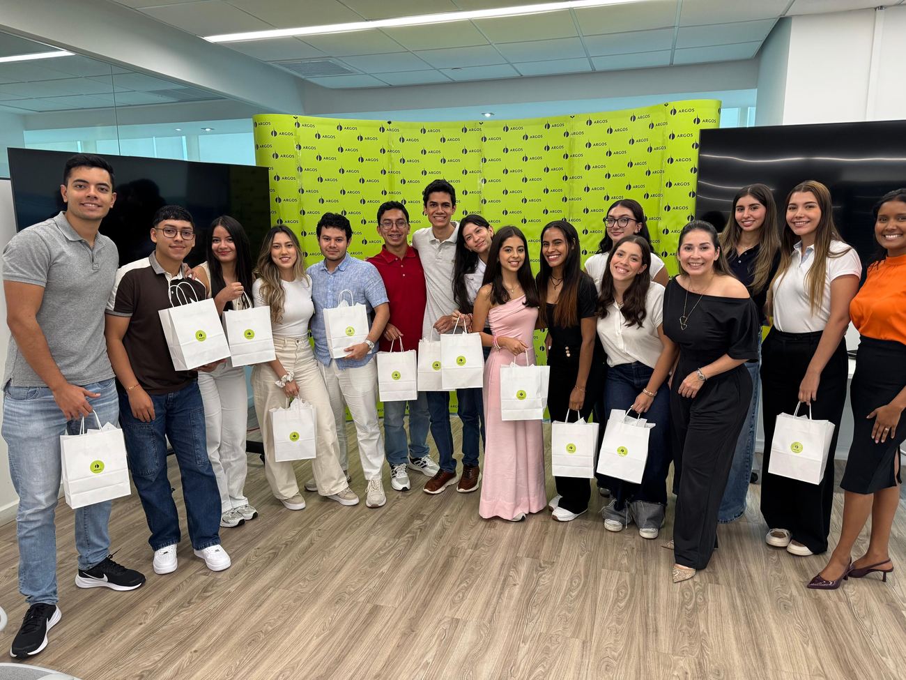 Visita del FIC a Argos Panamá